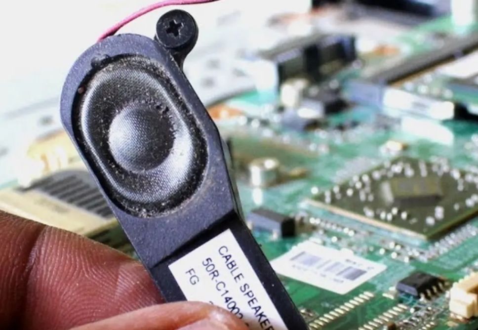 Loa Laptop Bị Rè, Mất Tiếng 1 Bên – Nguyên Nhân Thường Gặp Và Cách Khắc Phục