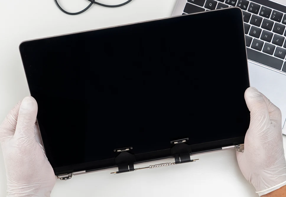 Laptop Bị Vỡ Màn Hình: Nên Sửa Hay Thay Mới? 6 Mẹo Giúp Tiết Kiệm Chi Phí