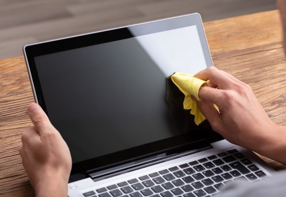 Laptop Bị Chậm? 7 Dấu Hiệu Cho Thấy Laptop Cần Vệ Sinh Gấp