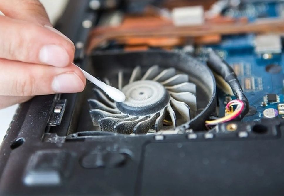 Laptop Bị Chậm? 7 Dấu Hiệu Cho Thấy Laptop Cần Vệ Sinh Gấp